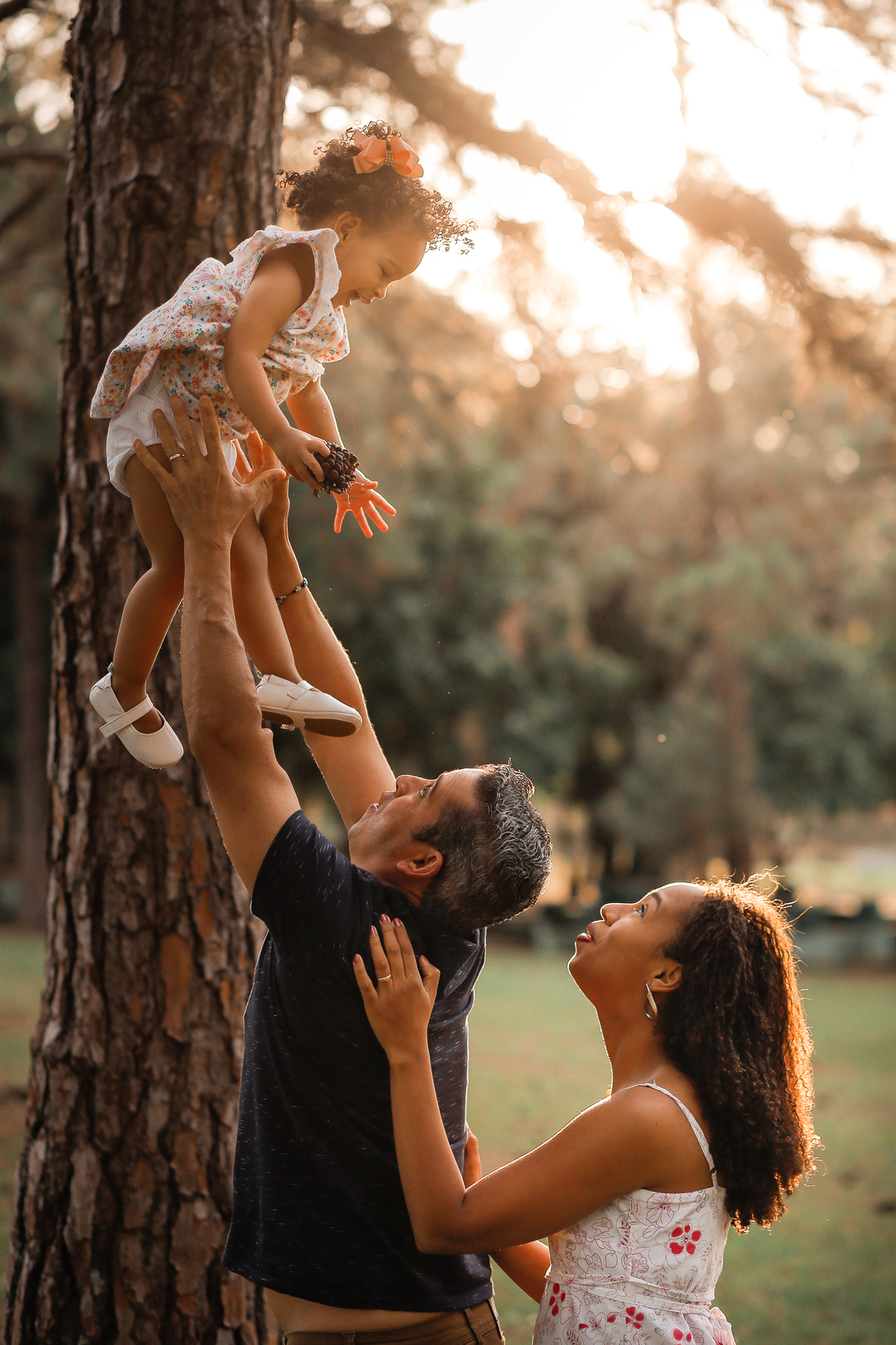 ensaio externo de familia em vinhedo
