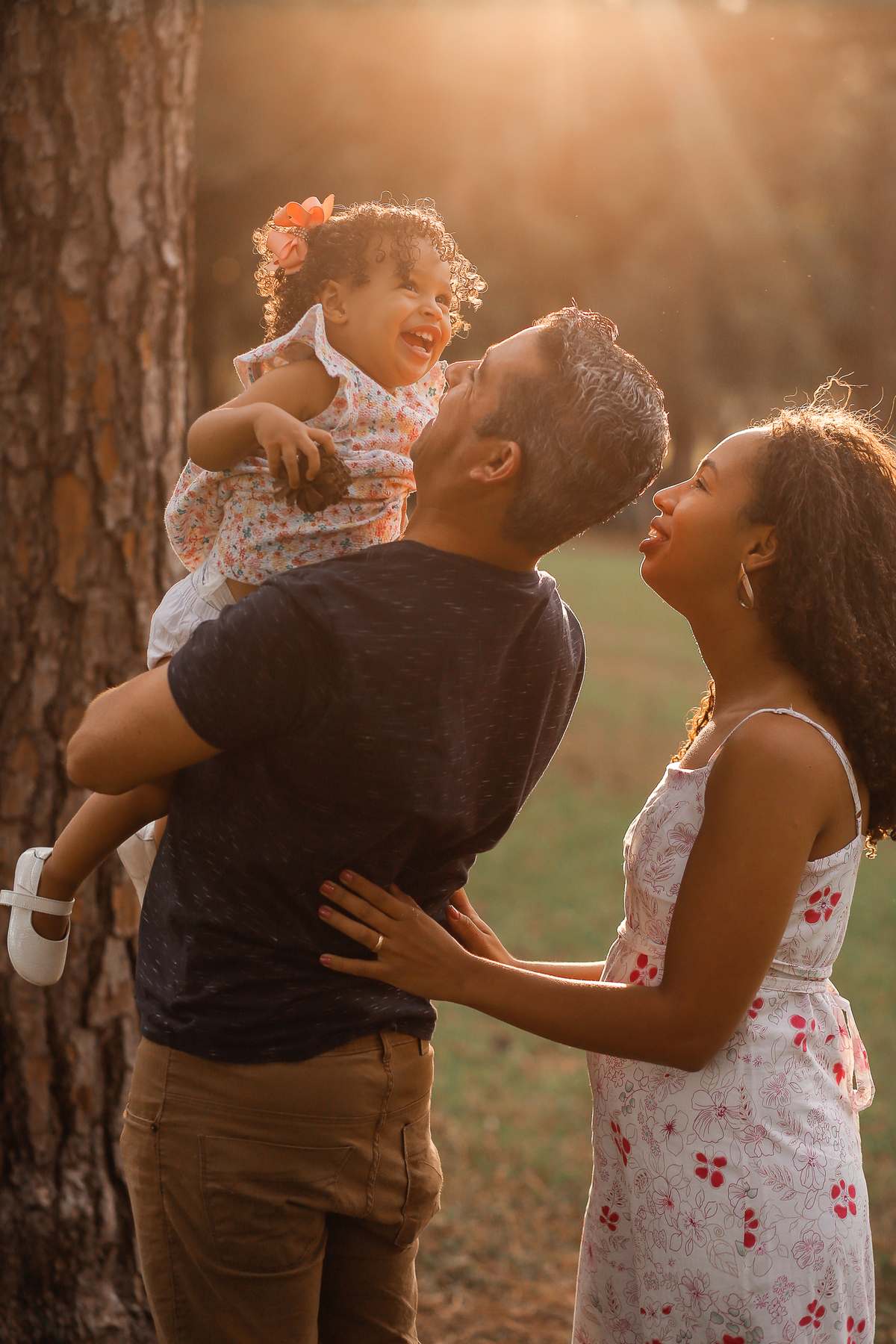 ensaio externo de familia em vinhedo