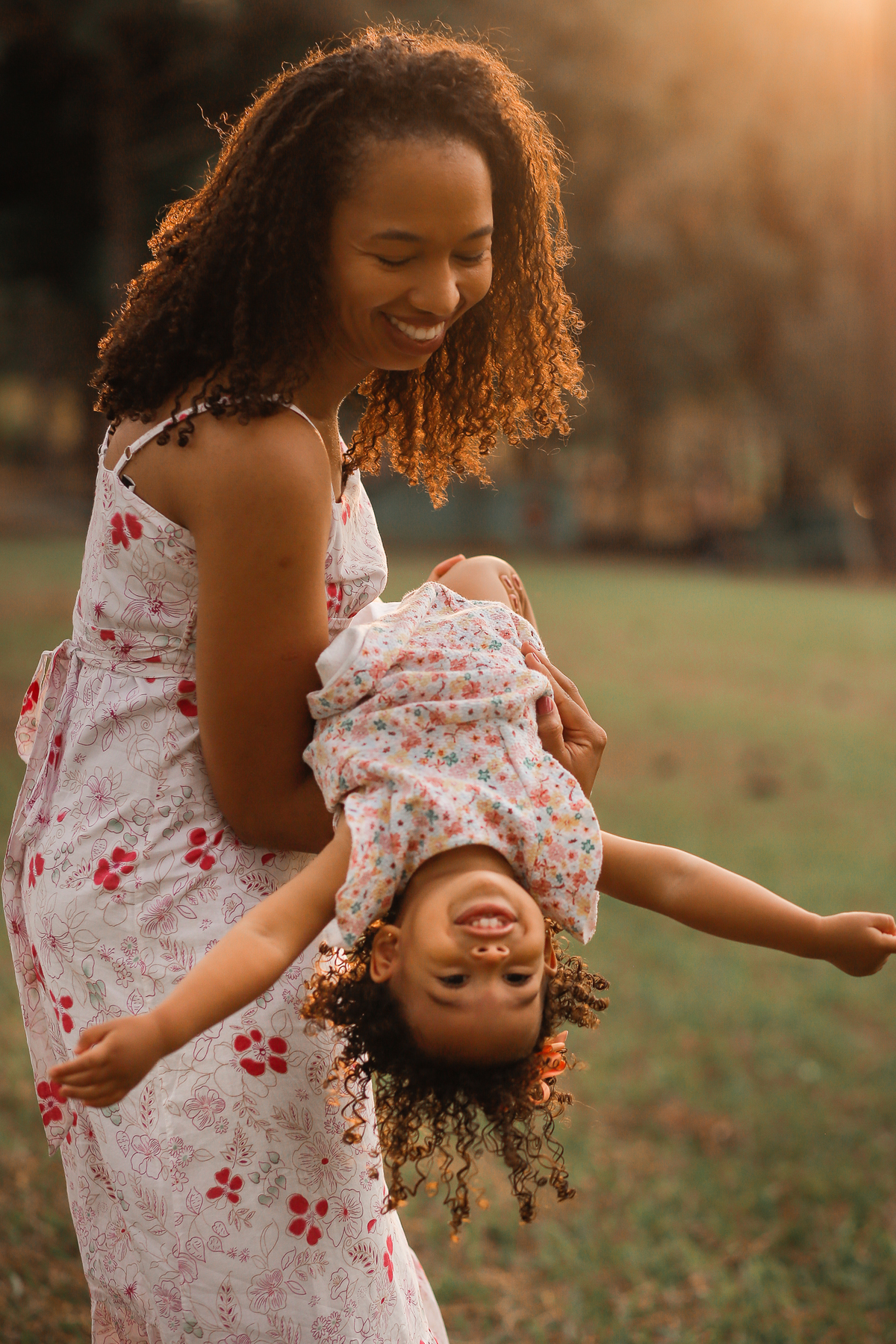 ensaio externo de familia em vinhedo