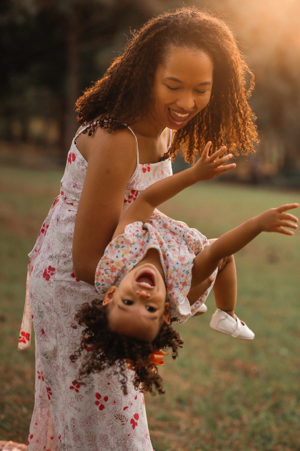 ensaio externo de familia em vinhedo