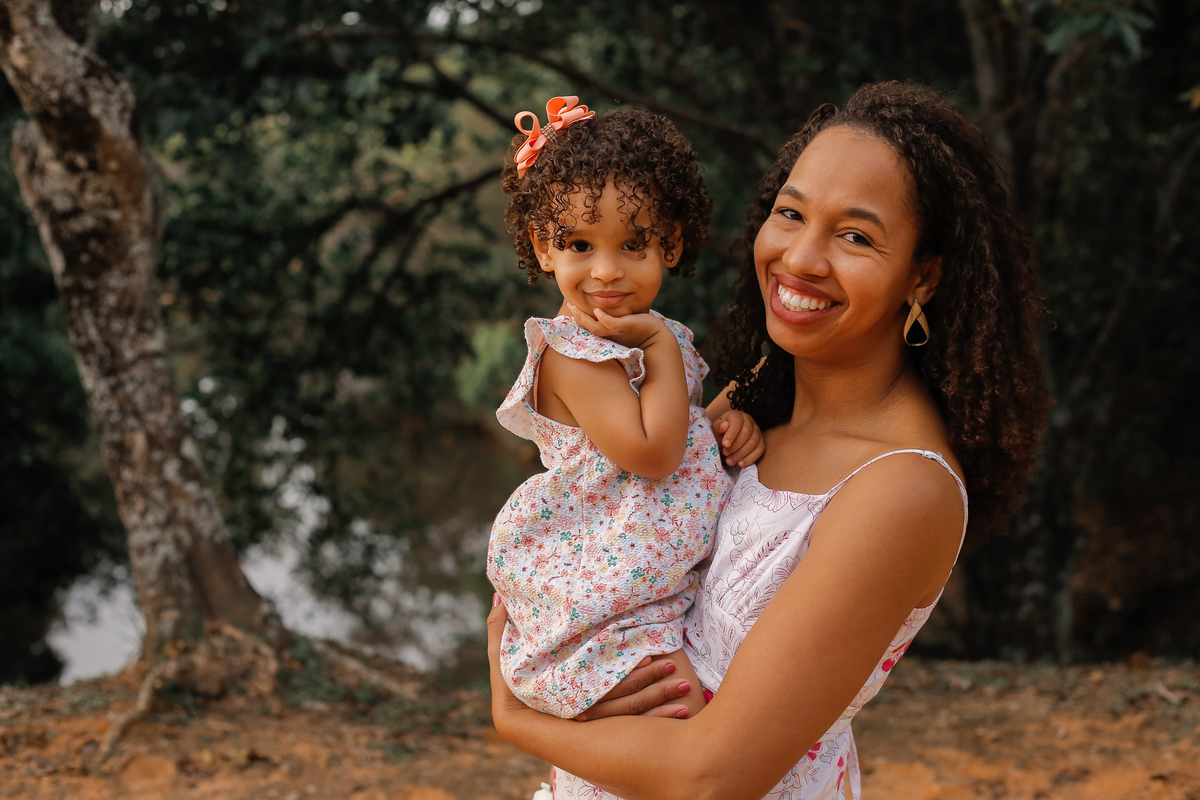 ensaio externo de familia em vinhedo