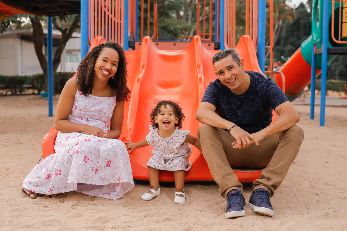 ensaio externo de familia em vinhedo