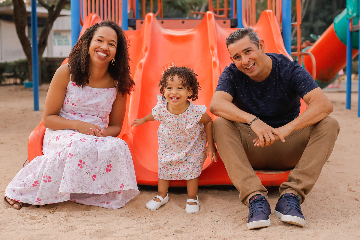 ensaio externo de familia em vinhedo