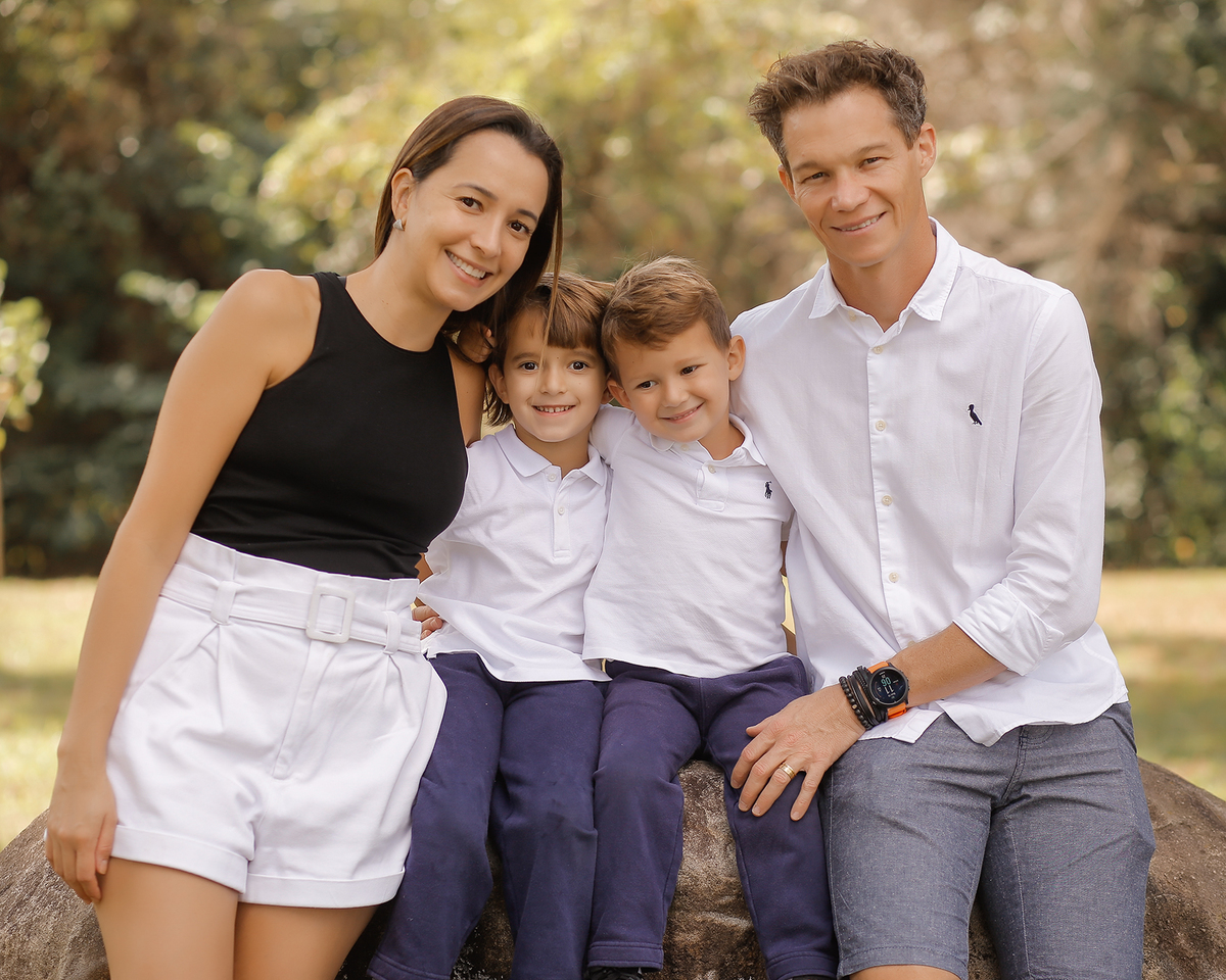 ensaio externo de familia em vinhedo - represa de vinhedo fotos de familia