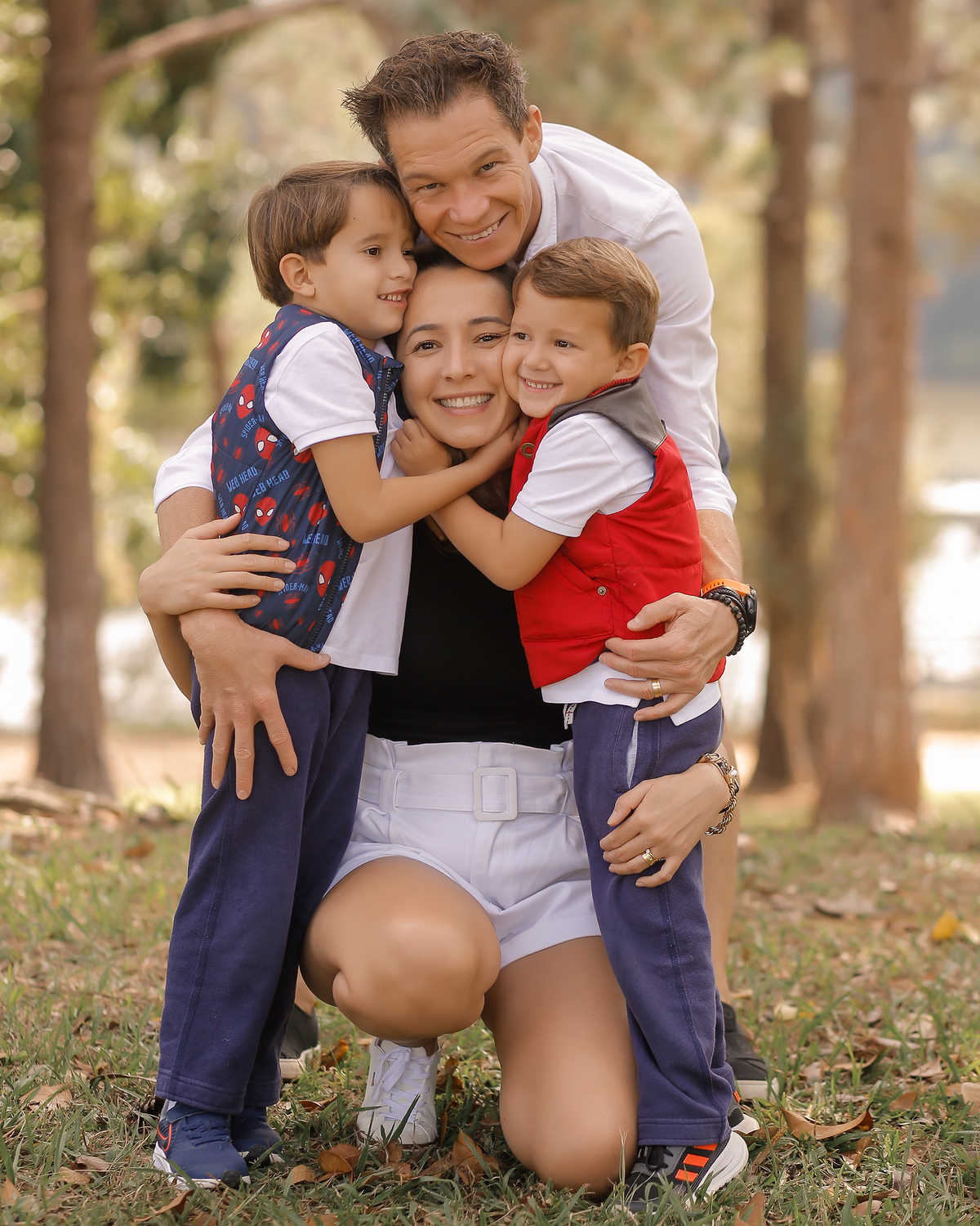ensaio externo de familia em vinhedo - represa de vinhedo fotos de familia