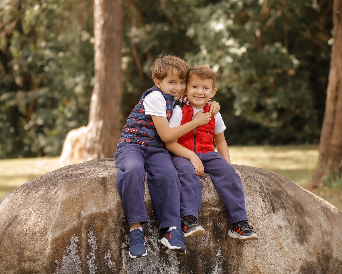 ensaio externo de familia em vinhedo - represa de vinhedo fotos de familia