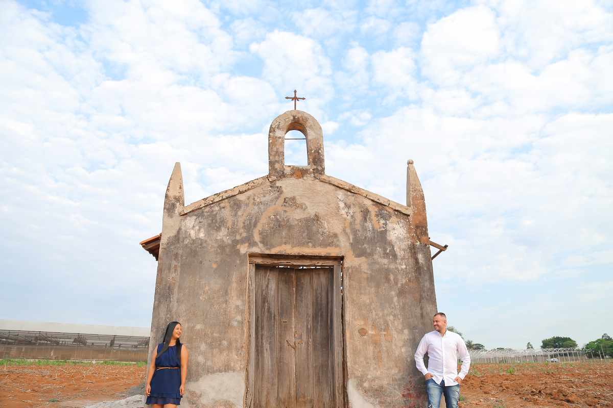 foto capela de holambra - ensaio de casal em holambra