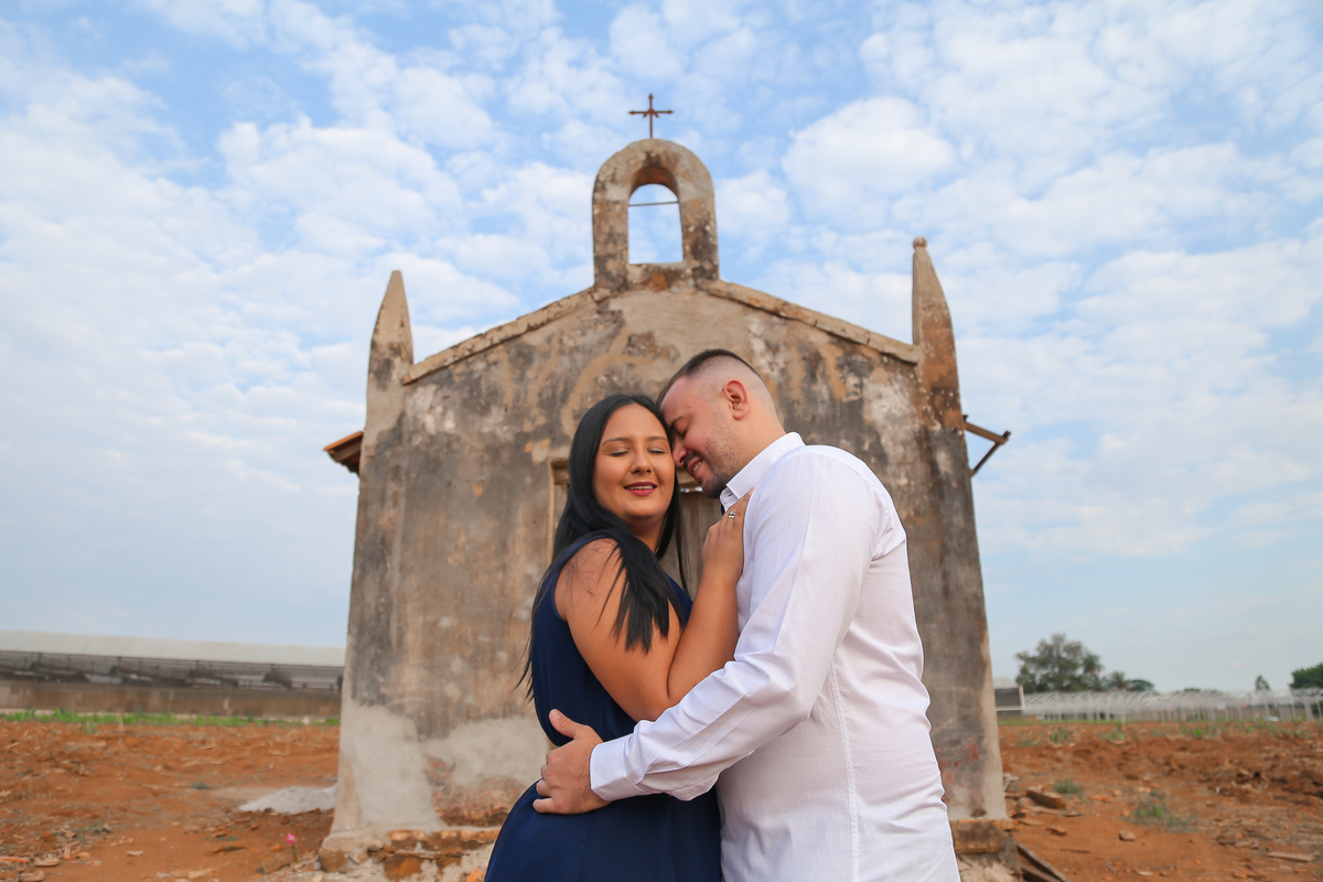 foto capela de holambra - ensaio de casal em holambra