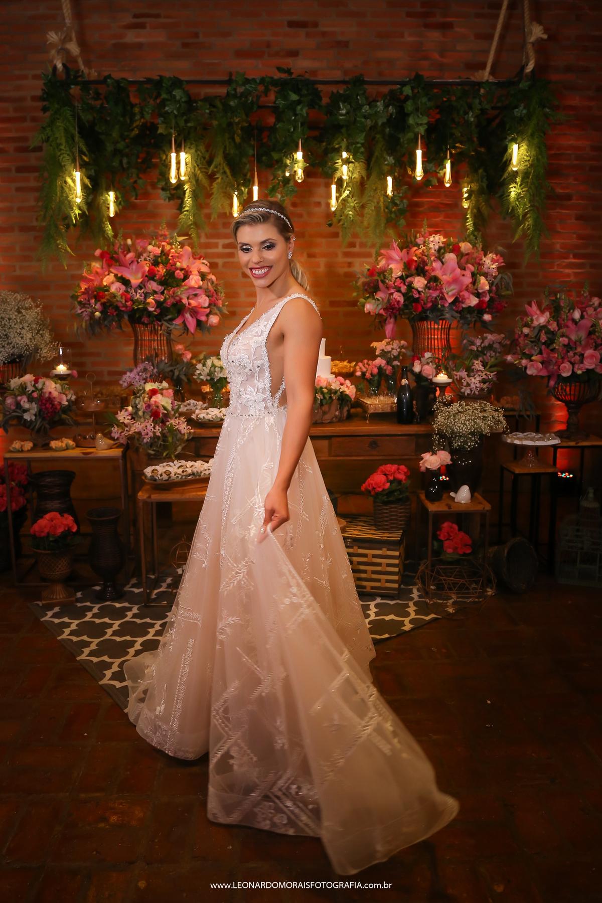 noiva-vestido-casamento-mesa-do-bolo