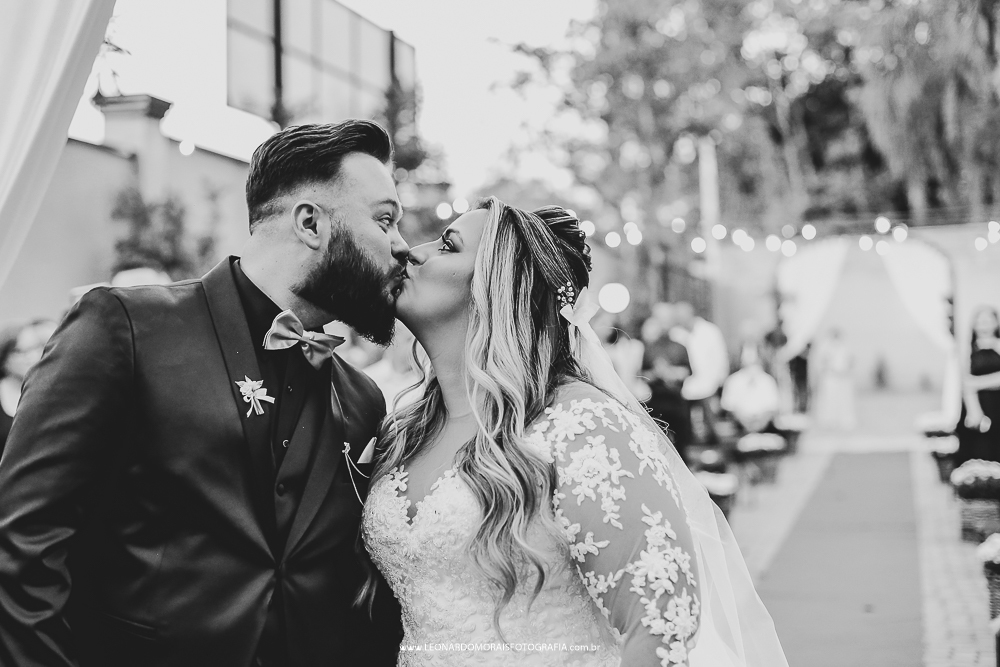 beijo-casamento-pretoebranco