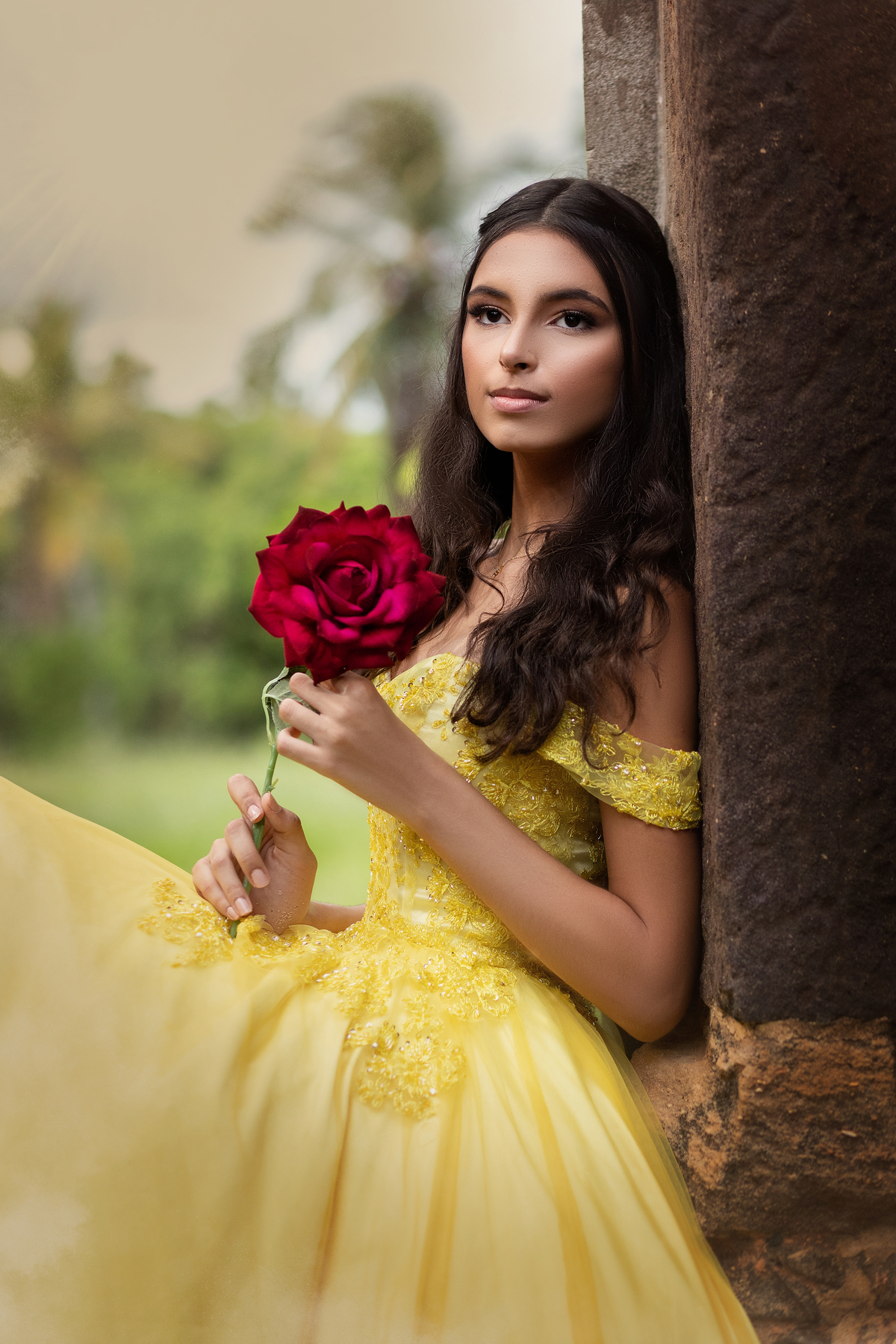 foto com vestido amarelo de debutante 
