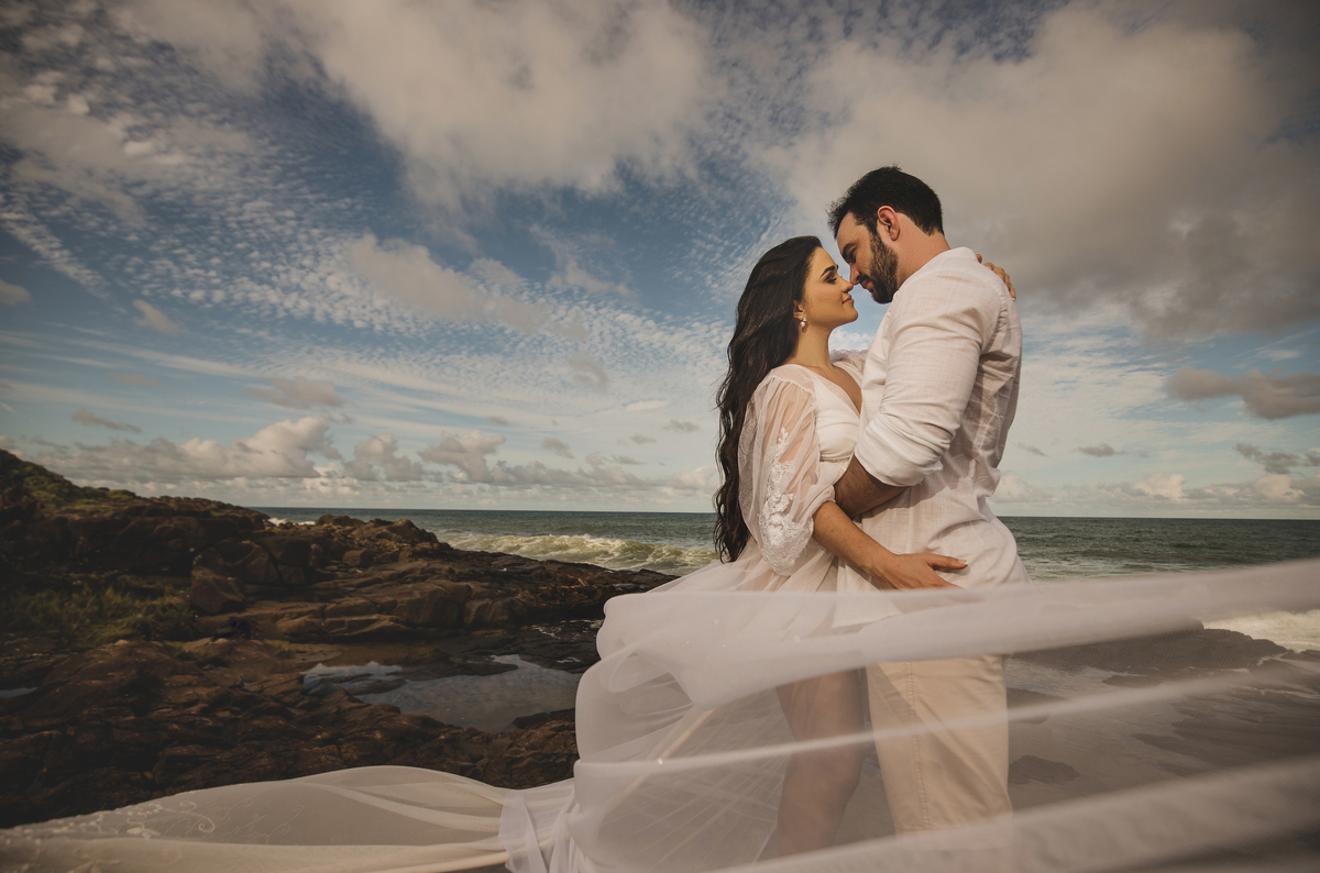 noiva fazendo ensaio em Itacaré na Bahia eles são de Jequié e estão apaixonados com tantas paisagens