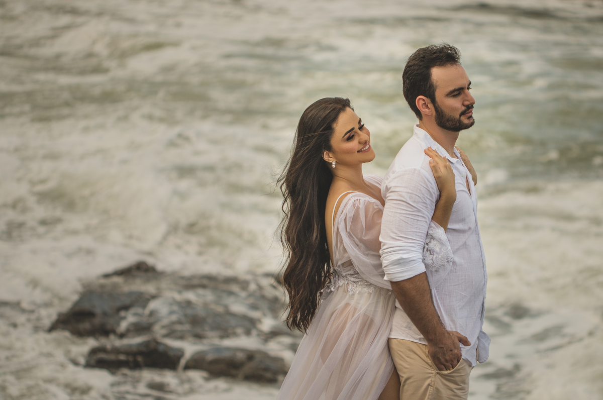noiva fazendo ensaio em Itacaré na Bahia eles são de Jequié e estão apaixonados com tantas paisagens