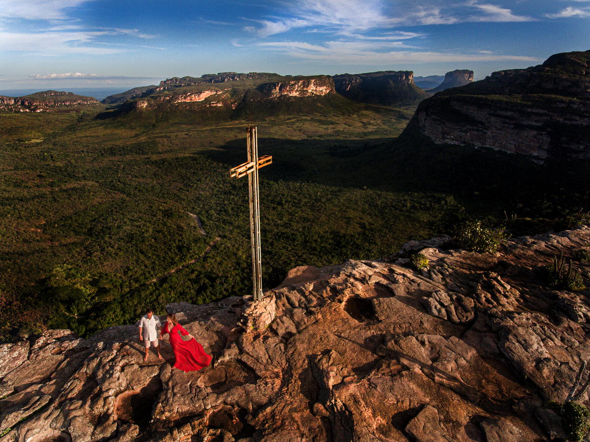 foto de drone no morro na Bahia com casamento em Bahia 