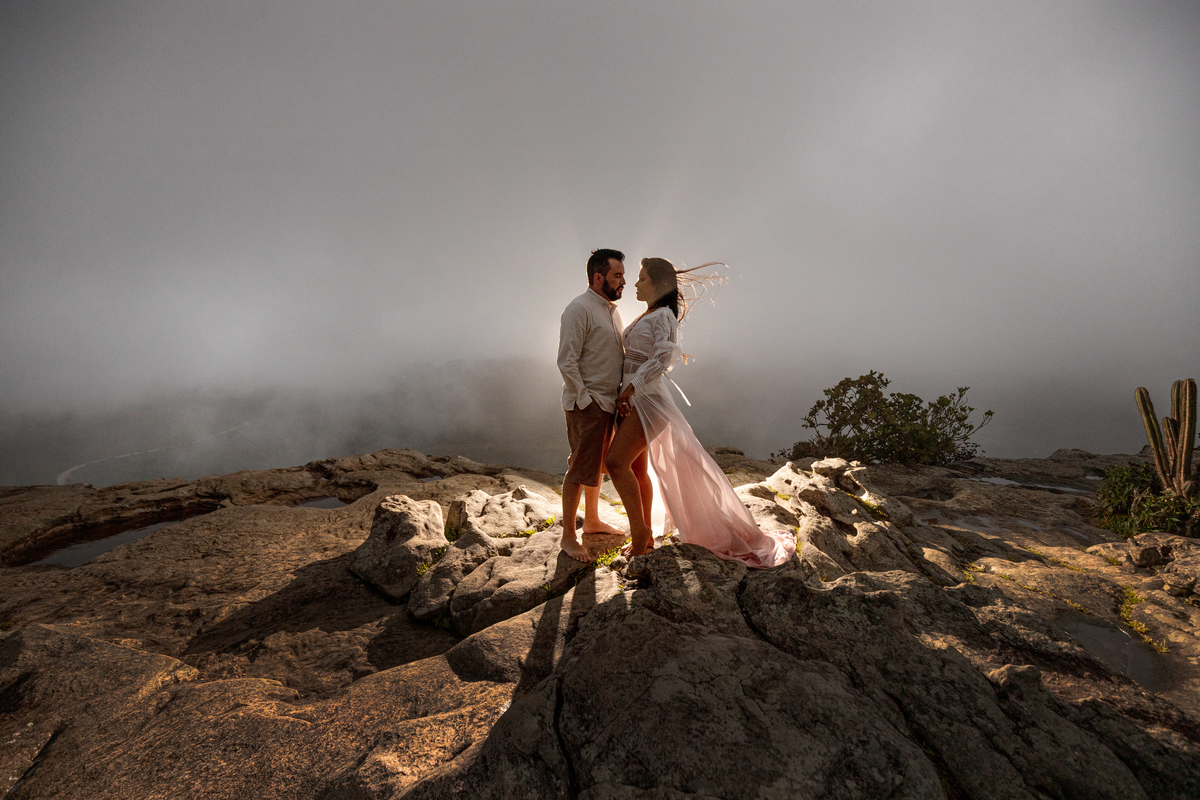 ensaio com lindo vestido de noiva para fotos de casamento na Bahia que foi feito na chapada diamantina 