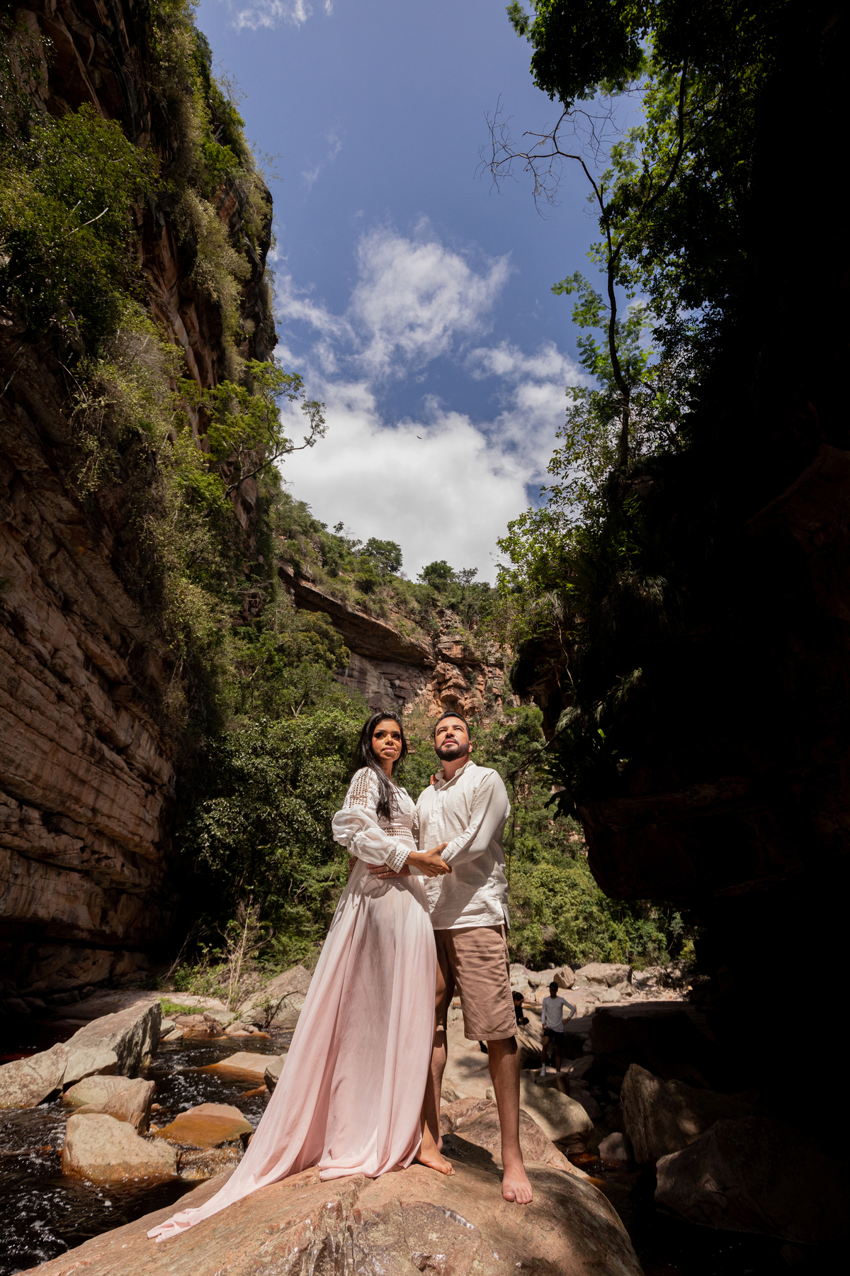 ensaio com lindo vestido de noiva para fotos de casamento na Bahia que foi feito na chapada diamantina 