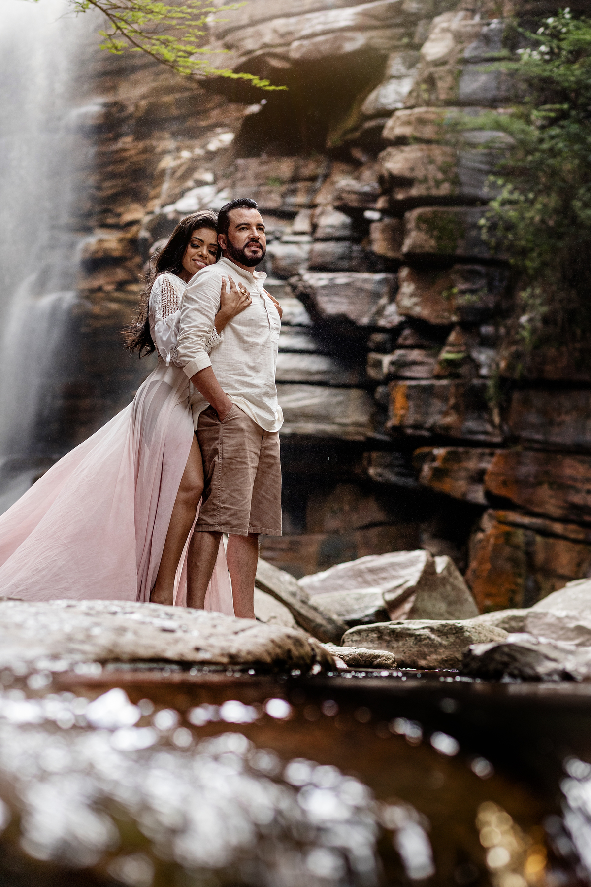 ensaio com lindo vestido de noiva para fotos de casamento na Bahia que foi feito na chapada diamantina 