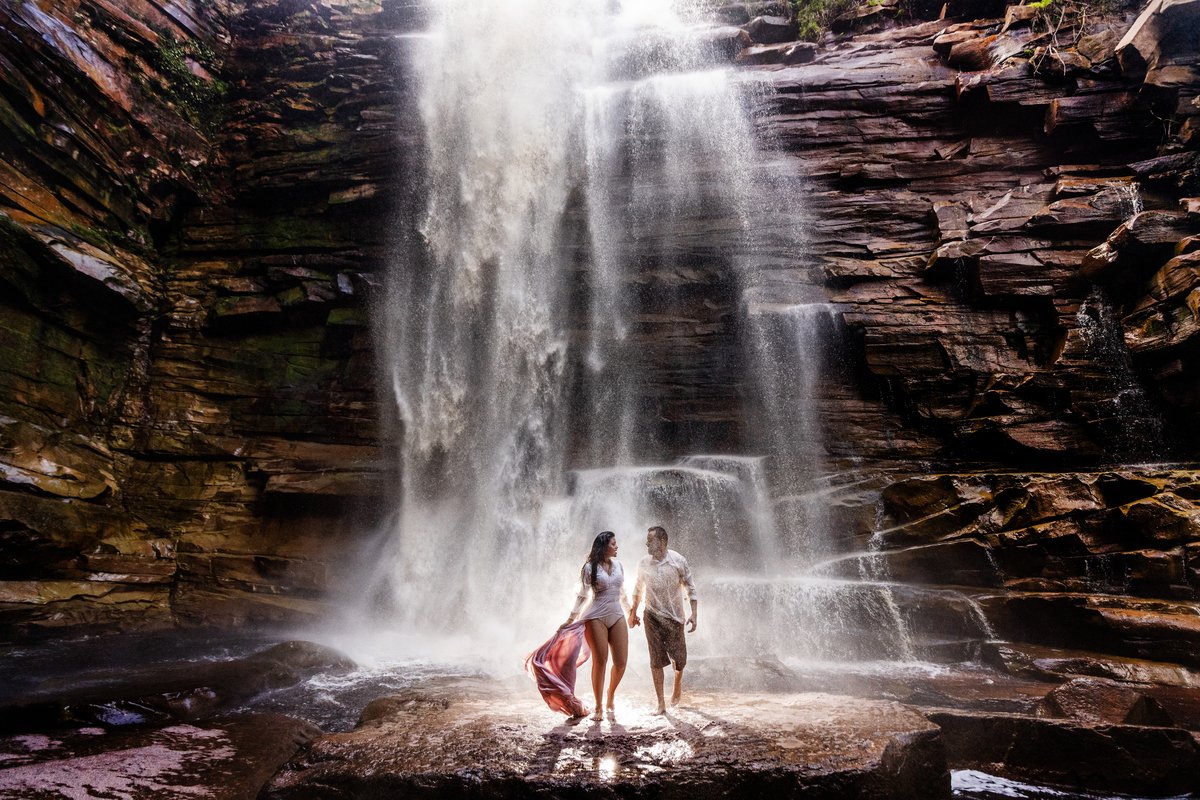 ensaio impressionante na chapada Diamantina com casal que vai fazer o casamento 