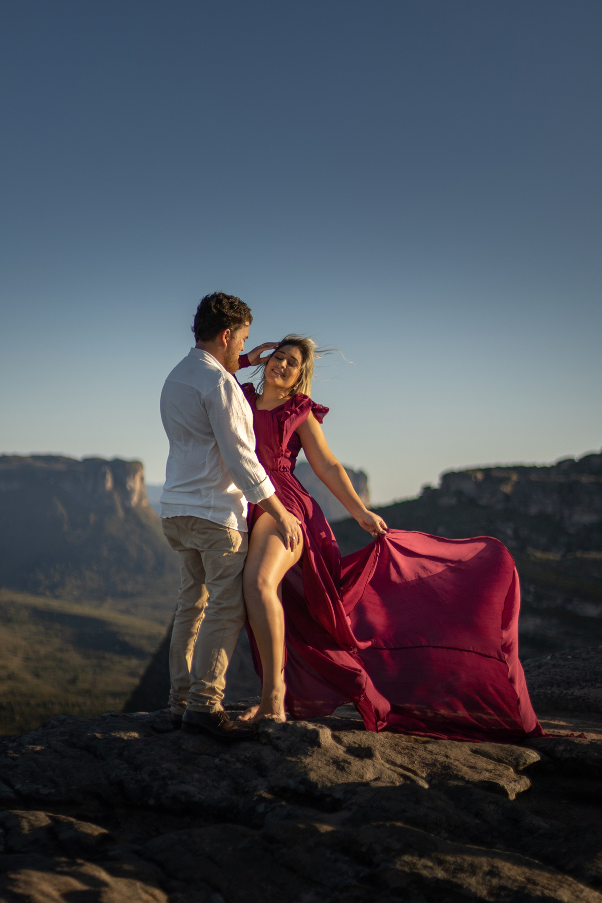 ensaio com vestido vermelho em vinícola na Bahia 