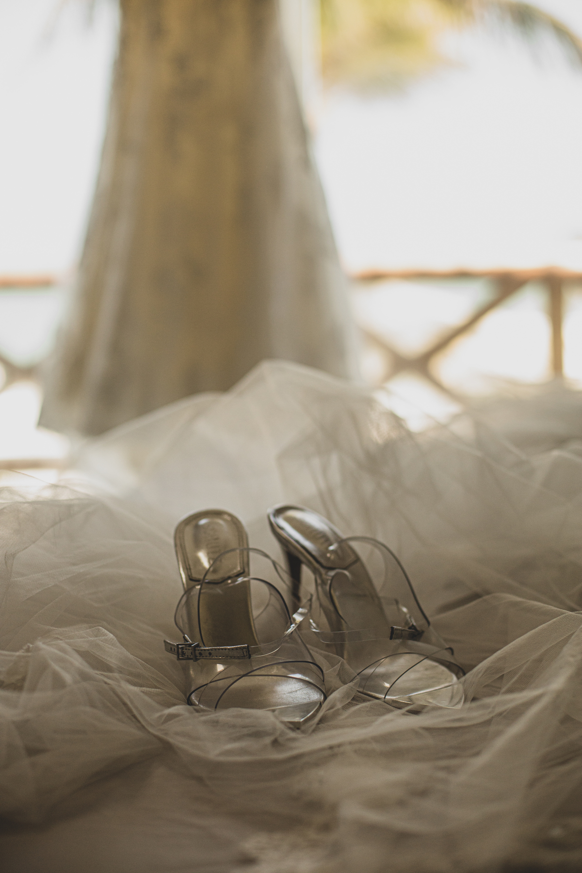 detalhe de noiva em casamento na praia