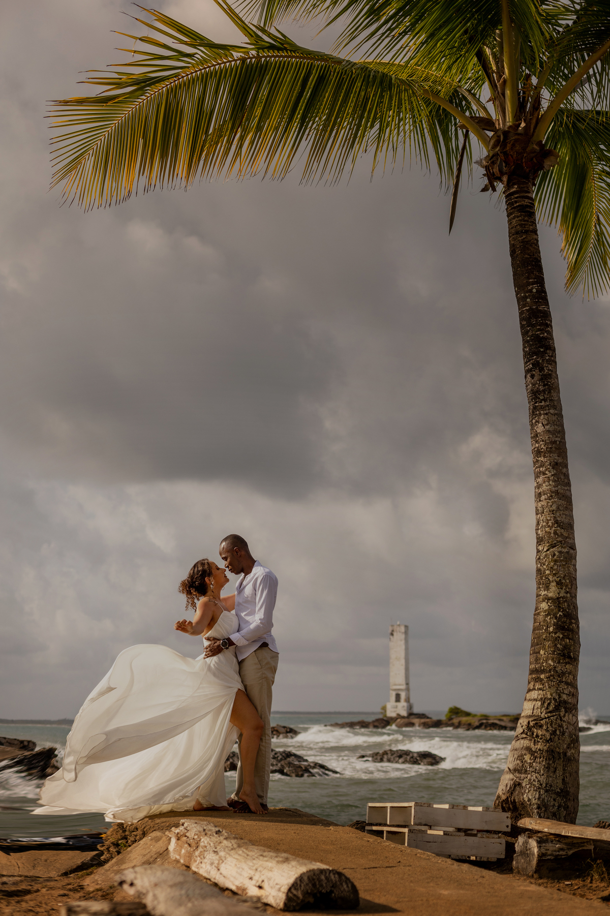 fotos no farol em ensaio de fotos na Bahia em Itacaré 