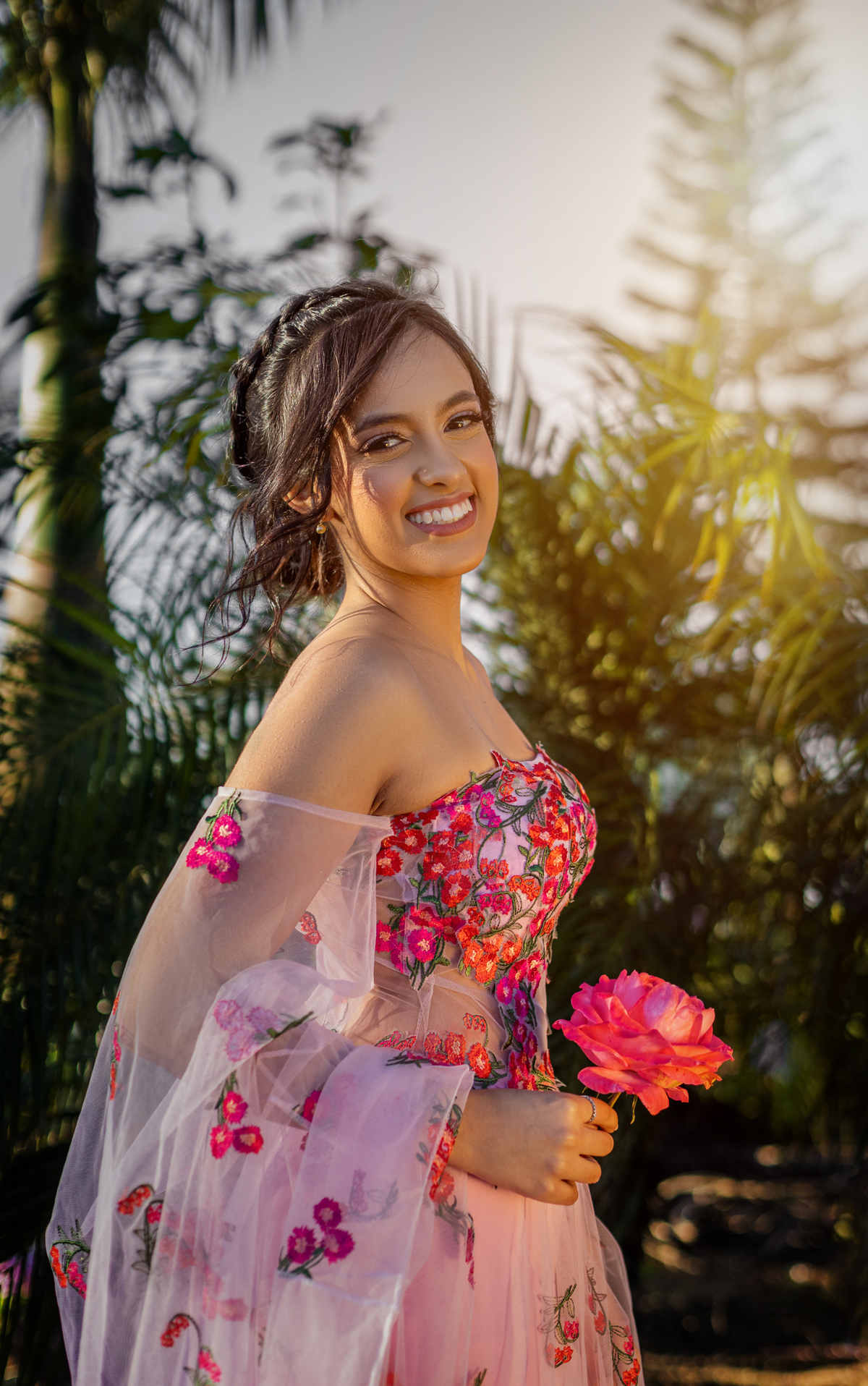 15 anos e debutante na Bahia com vestido floral em saio completo no site 