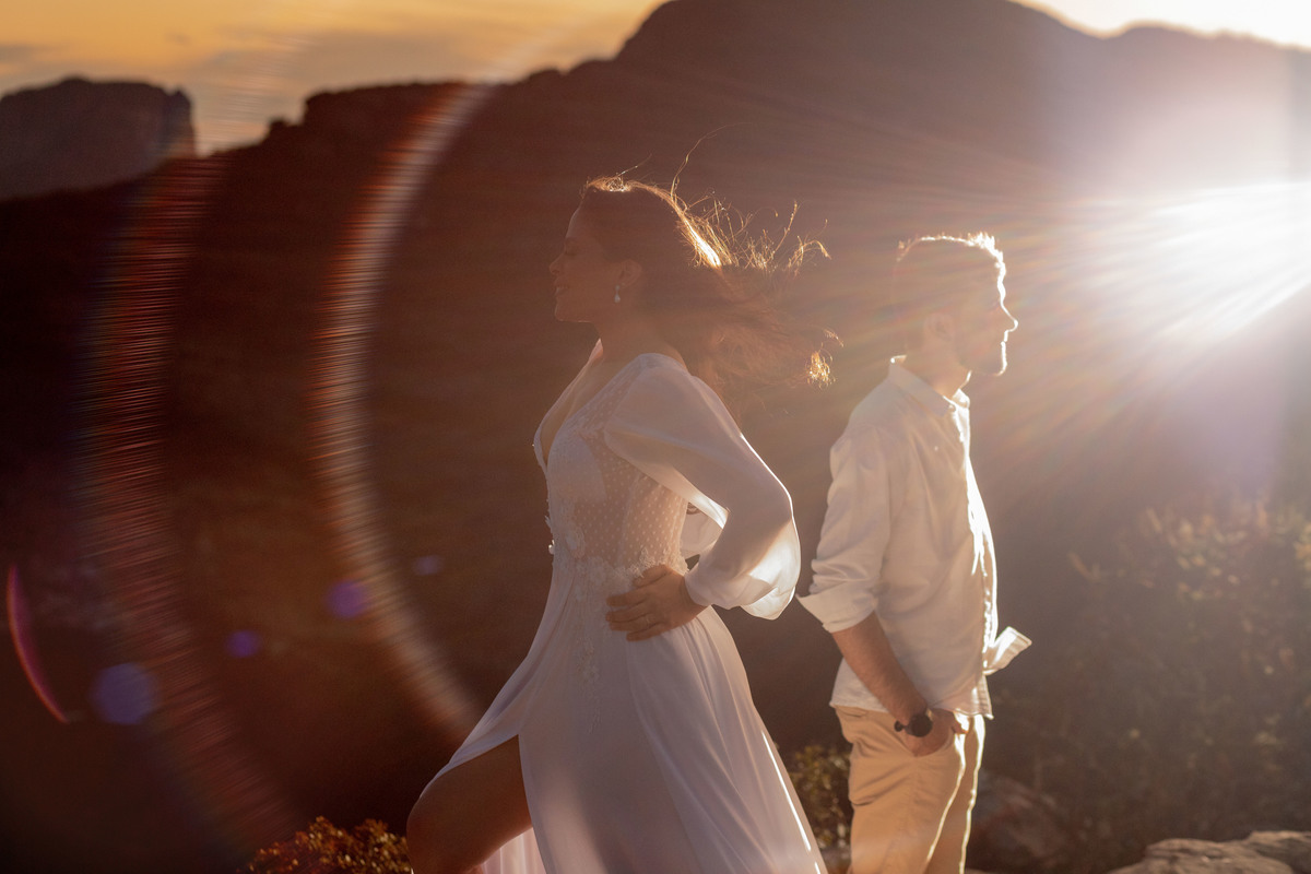 O que é ensaio wedding?
É um ensaio fotográfico dos noivos que acontece alguns meses antes do casamento. Uma experiência incrível para o casal e um momento de pausa em meio a toda organização do casamento.