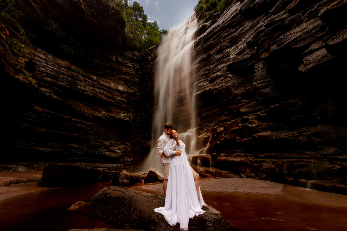 O casal não precisa obrigatoriamente esperar uma ocasião especial para fazer as fotos, não precisa esperar ficarem noivos para fazer um ensaio pre wedding ou o ensaio pre casamento. Não precisa esperar casar para fazer o ensaio Trash the Dress, o ensaio p