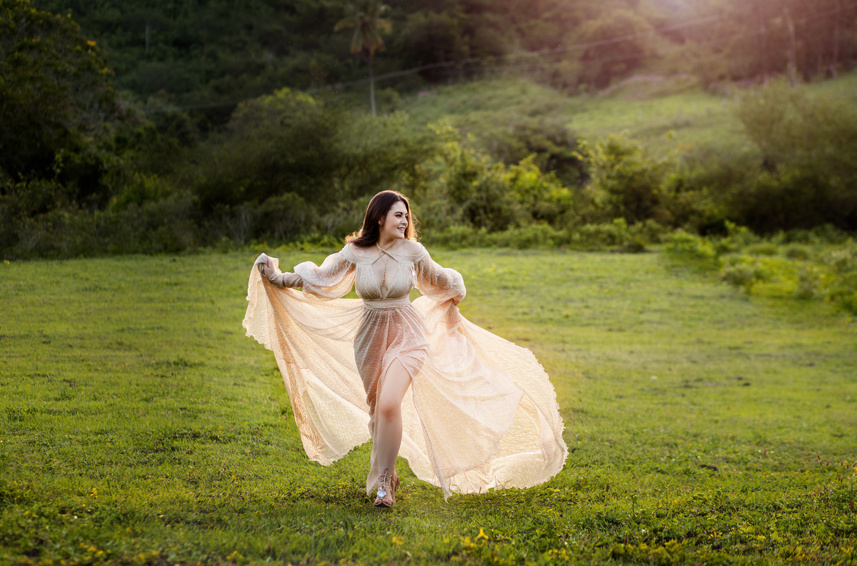 linda menina fazendo 15 anos e se preparando para festa mais linda  na Bahia peça seu orçamento 