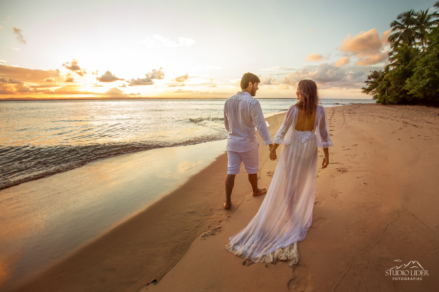 casamento, noiva feliz fotos de drone de casal 