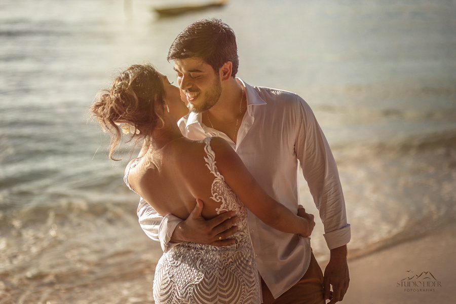 casamento, noiva feliz fotos de drone de casal 