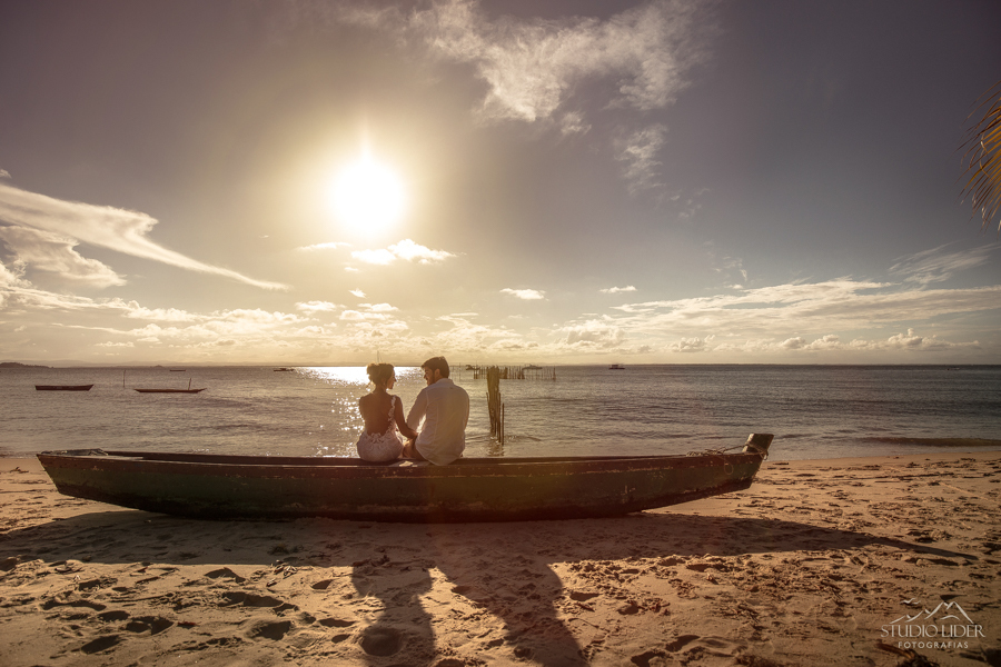casamento, noiva feliz fotos de drone de casal , foto em barco, casamento em praia , Barra Grande fotos 