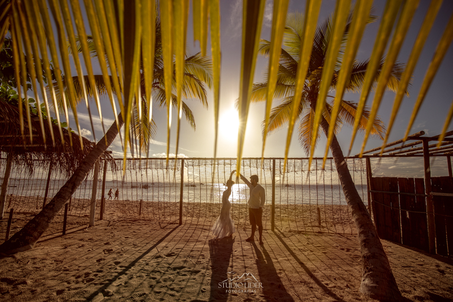 casamento, noiva feliz fotos de drone de casal 