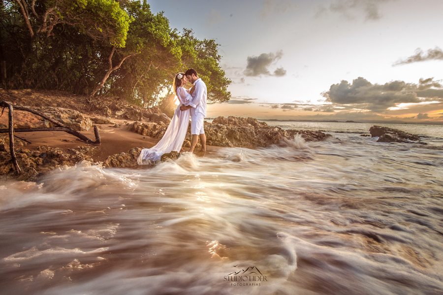 vestida de branco, vestido, noiva, flor no cabelo, casal, ensaio de casamento, Barra grande, casamento, ponta do mutá 