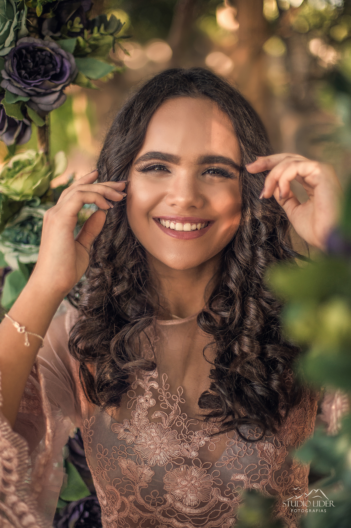 Fotos de ensaio 15 anos 
Vestido branco debutante 
Menina vestido branco 
Debutante JequiÃ© 
 VitÃ³ria da Conquista
Debutante Jaguaquara
Ensaio 15 anos 
Ensaio debutante 
Ensaio 15 anos 