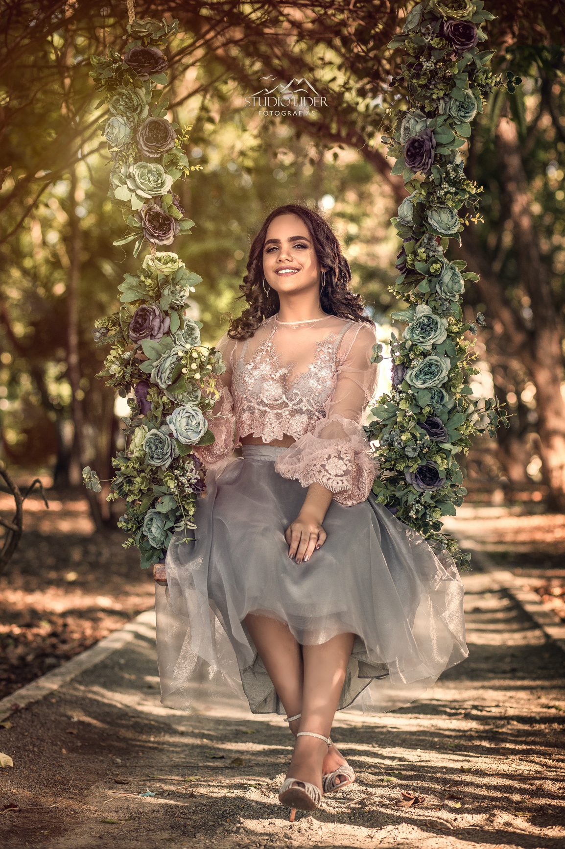 Fotos de ensaio 15 anos 
Vestido branco debutante 
Menina vestido branco 
Debutante JequiÃ© 
 VitÃ³ria da Conquista
Debutante Jaguaquara
Ensaio 15 anos 
Ensaio debutante 
Ensaio 15 anos 