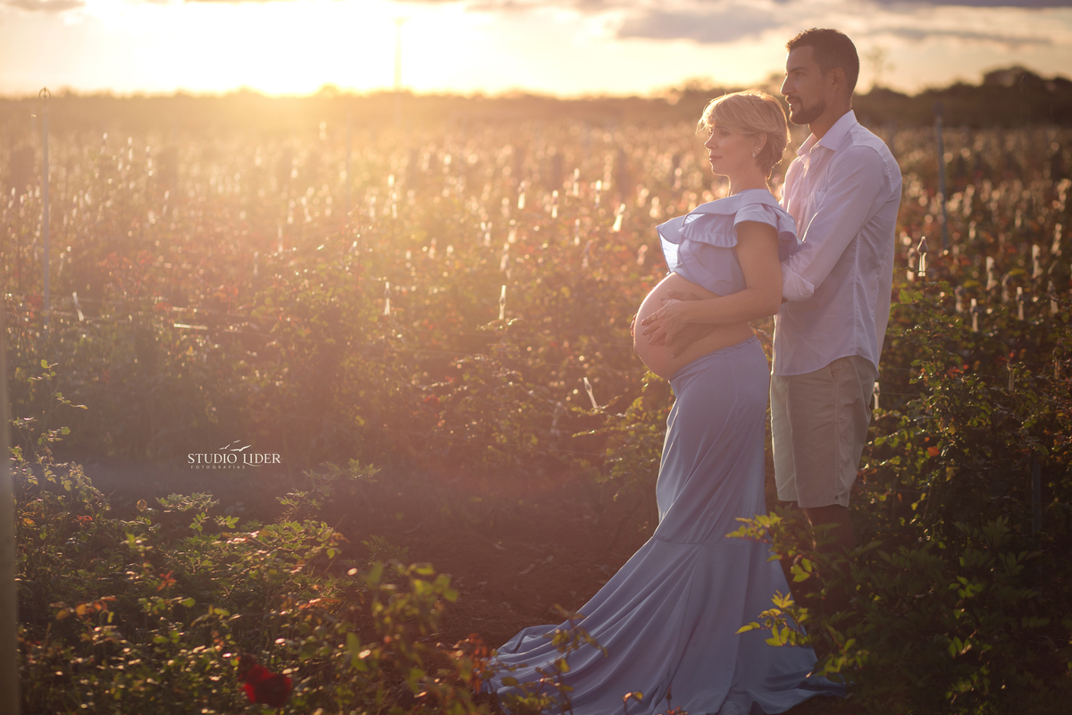 foto em por do sol de gestante 