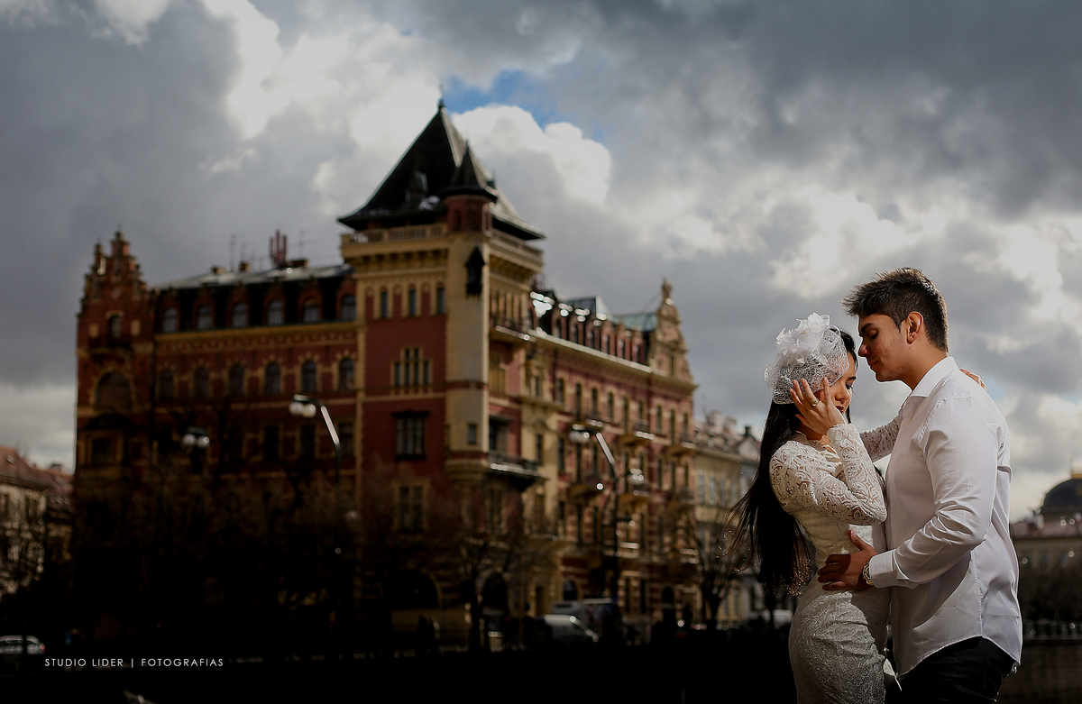 ensaio casal fora do país Europa ensaio de casal brasileiro em Praga ensaio casal 