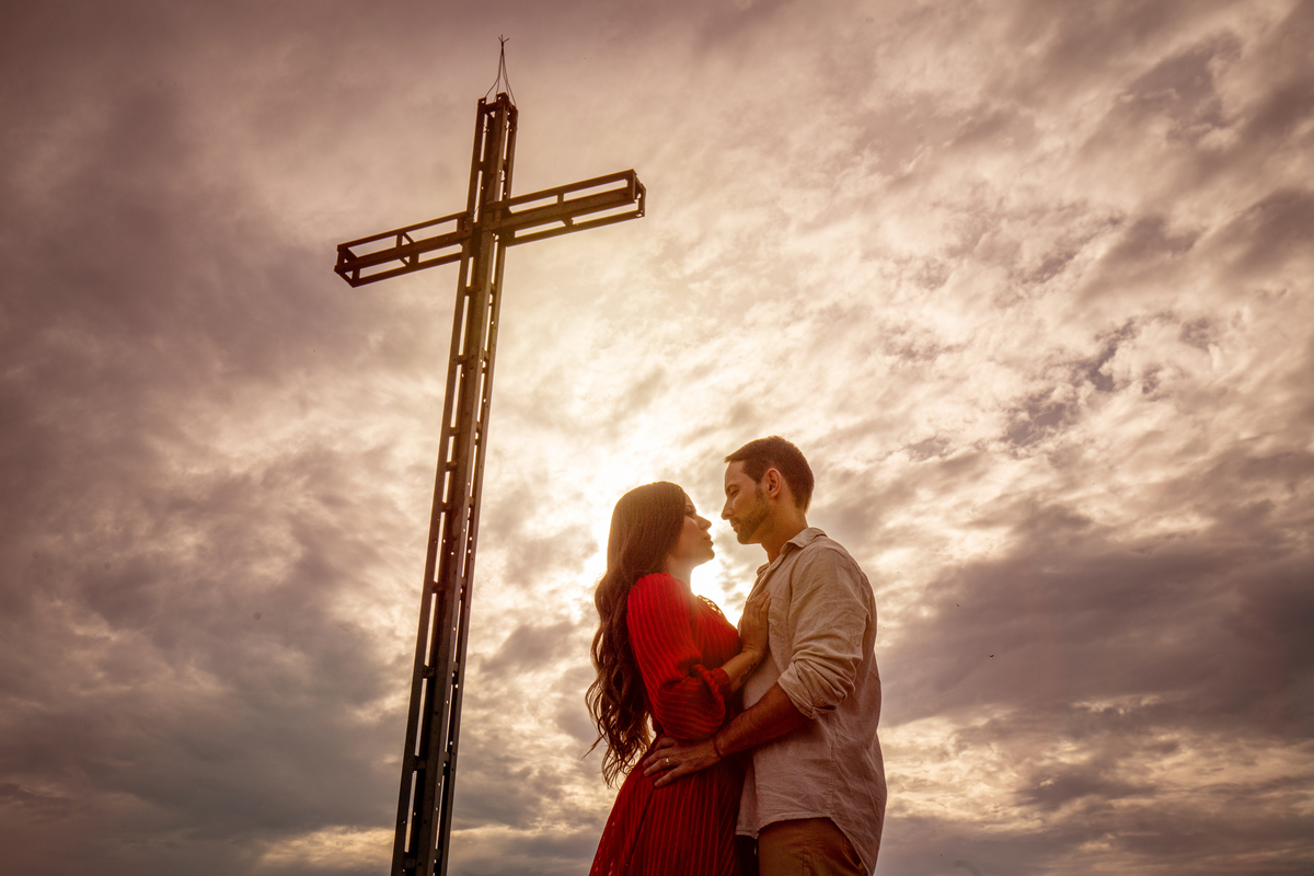 casal romântico ensaio no Morro do Pai Inácio na Chapada Diamantina 