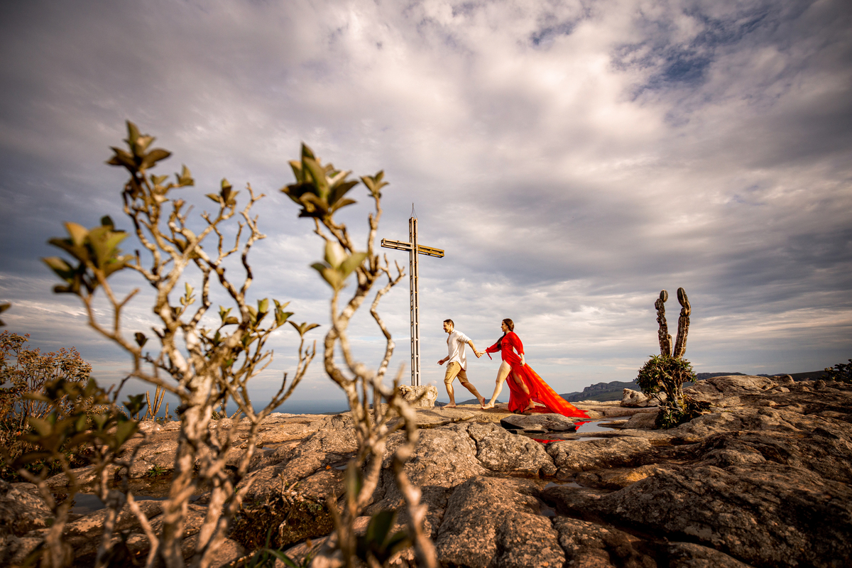 casal romântico ensaio no Morro do Pai Inácio na Chapada Diamantina 