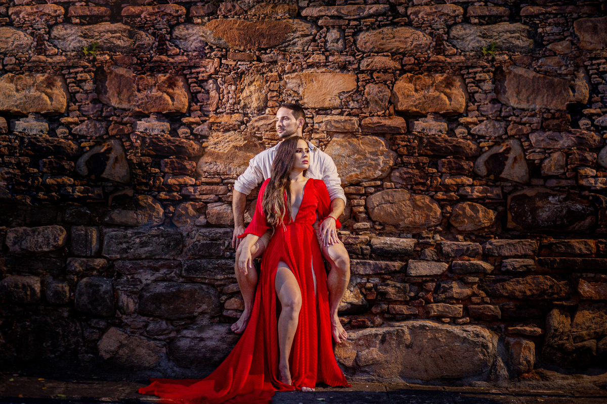 Ensaio de casal em Chapada Diamantina na Bahia com roupa vermelha 