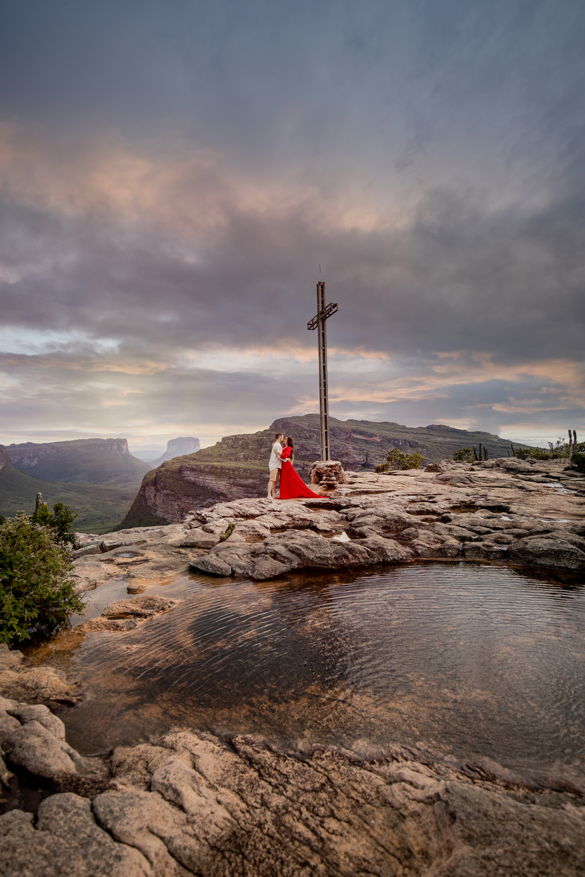 casal romântico ensaio no Morro do Pai Inácio na Chapada Diamantina 