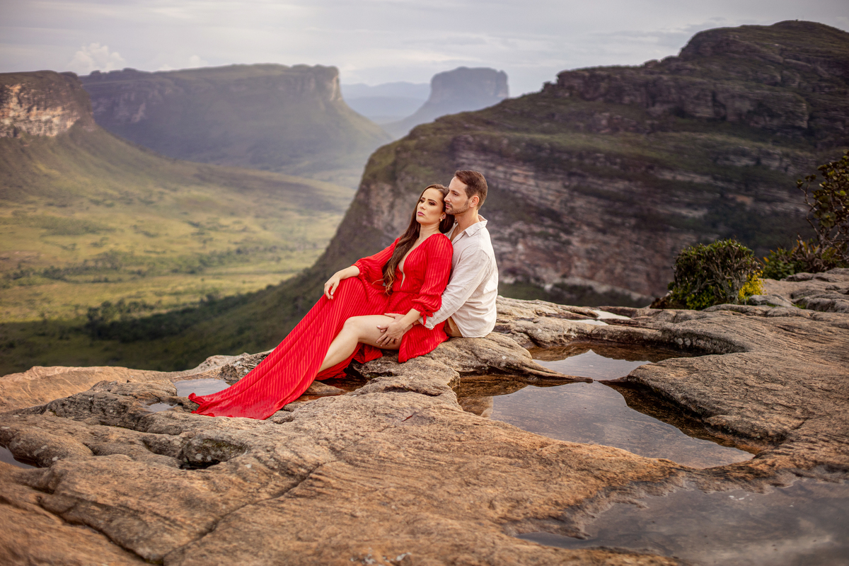 casal romântico ensaio no Morro do Pai Inácio na Chapada Diamantina 
