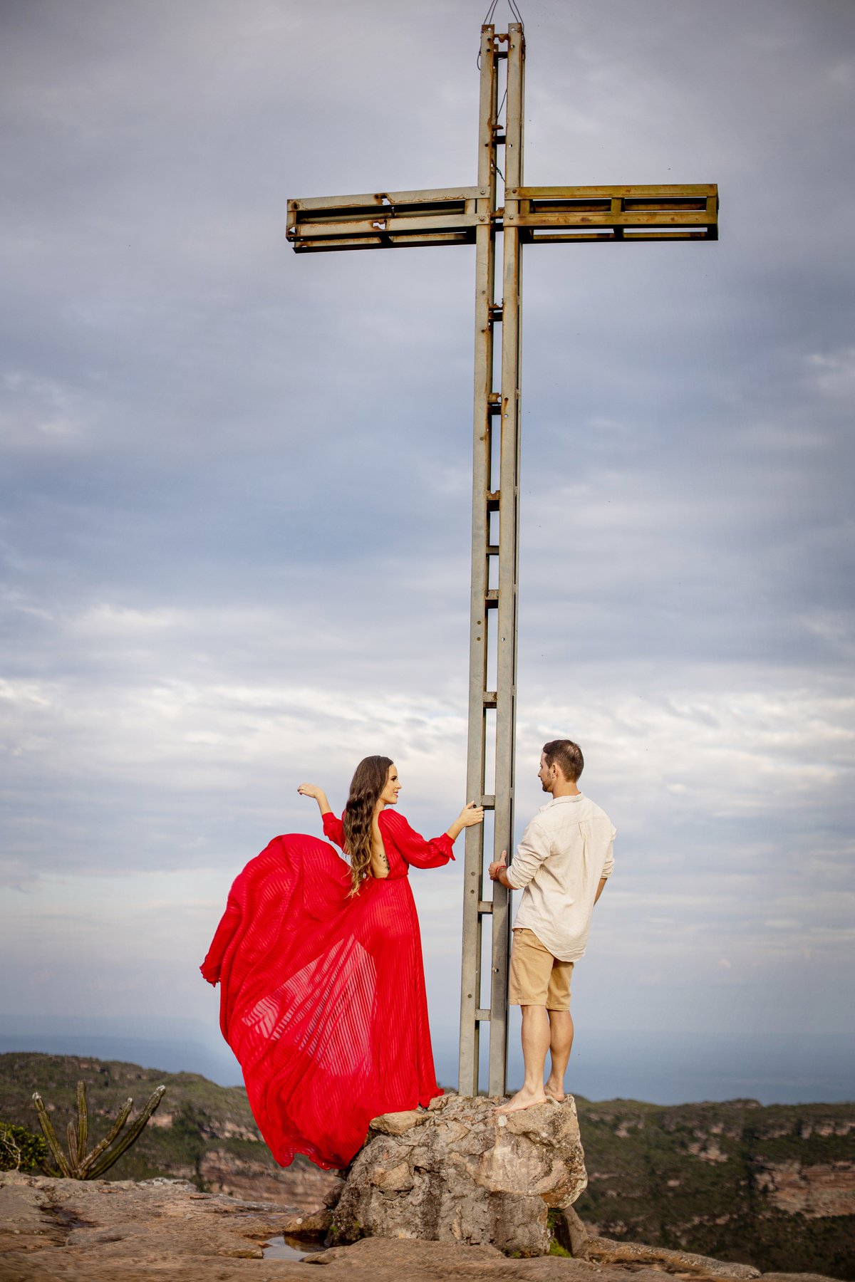 casal romântico ensaio no Morro do Pai Inácio na Chapada Diamantina 