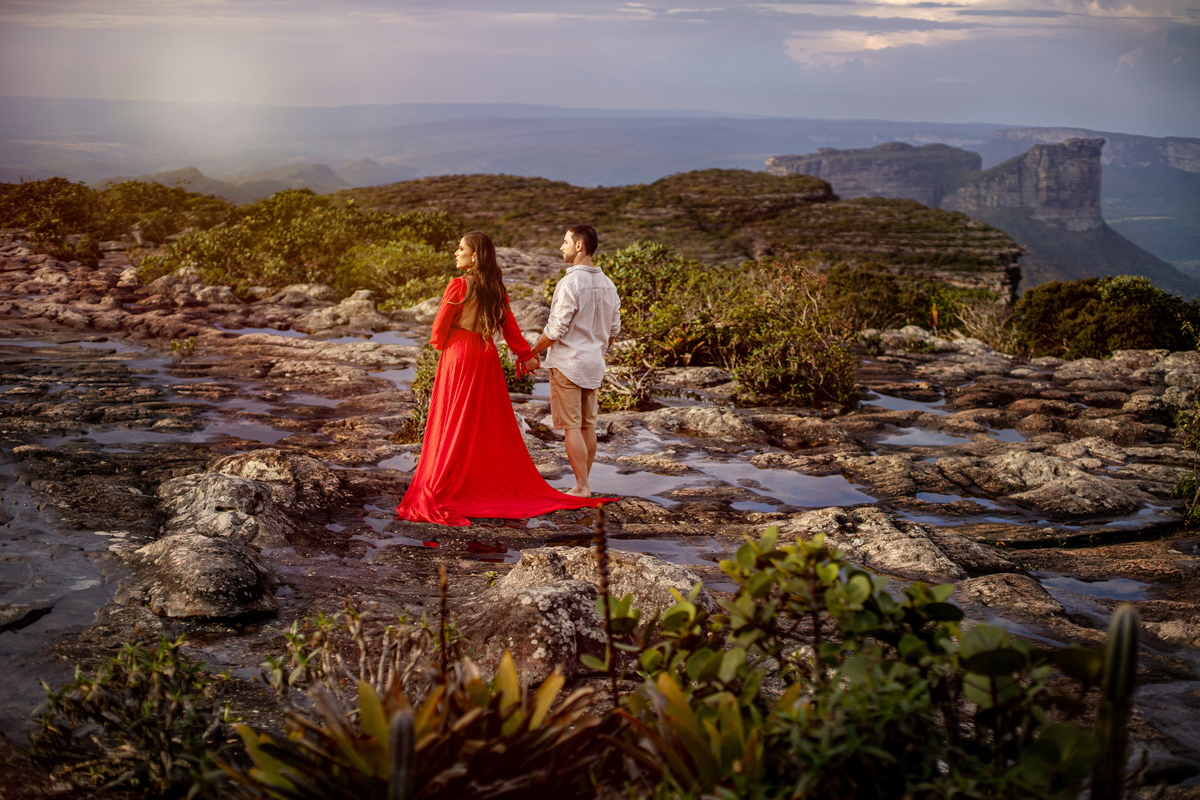 casal romântico ensaio no Morro do Pai Inácio na Chapada Diamantina 
