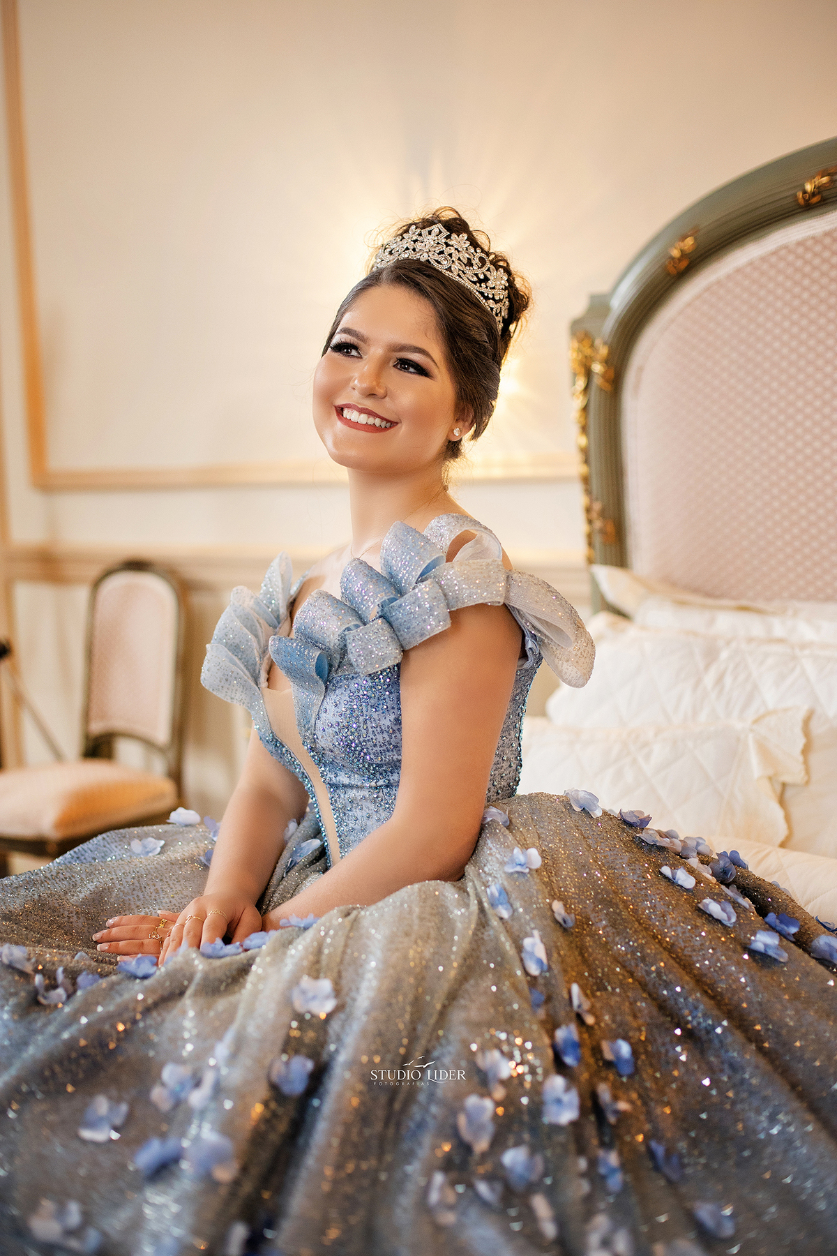 ensaio 15 anos diferente com roupa azul em Salvador 