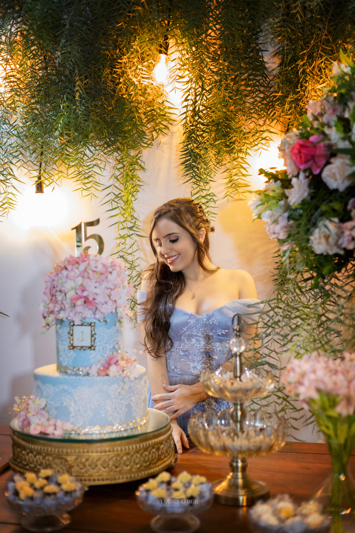 aniversario de 15 anos  em Jequié cerimonia intimista menina vestido azul cerimonia na pandemia 