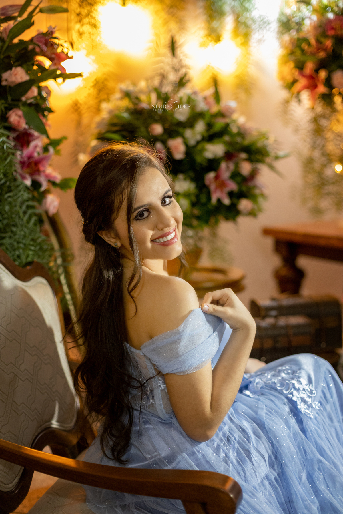 aniversario de 15 anos  em Jequié cerimonia intimista menina vestido azul cerimonia na pandemia 