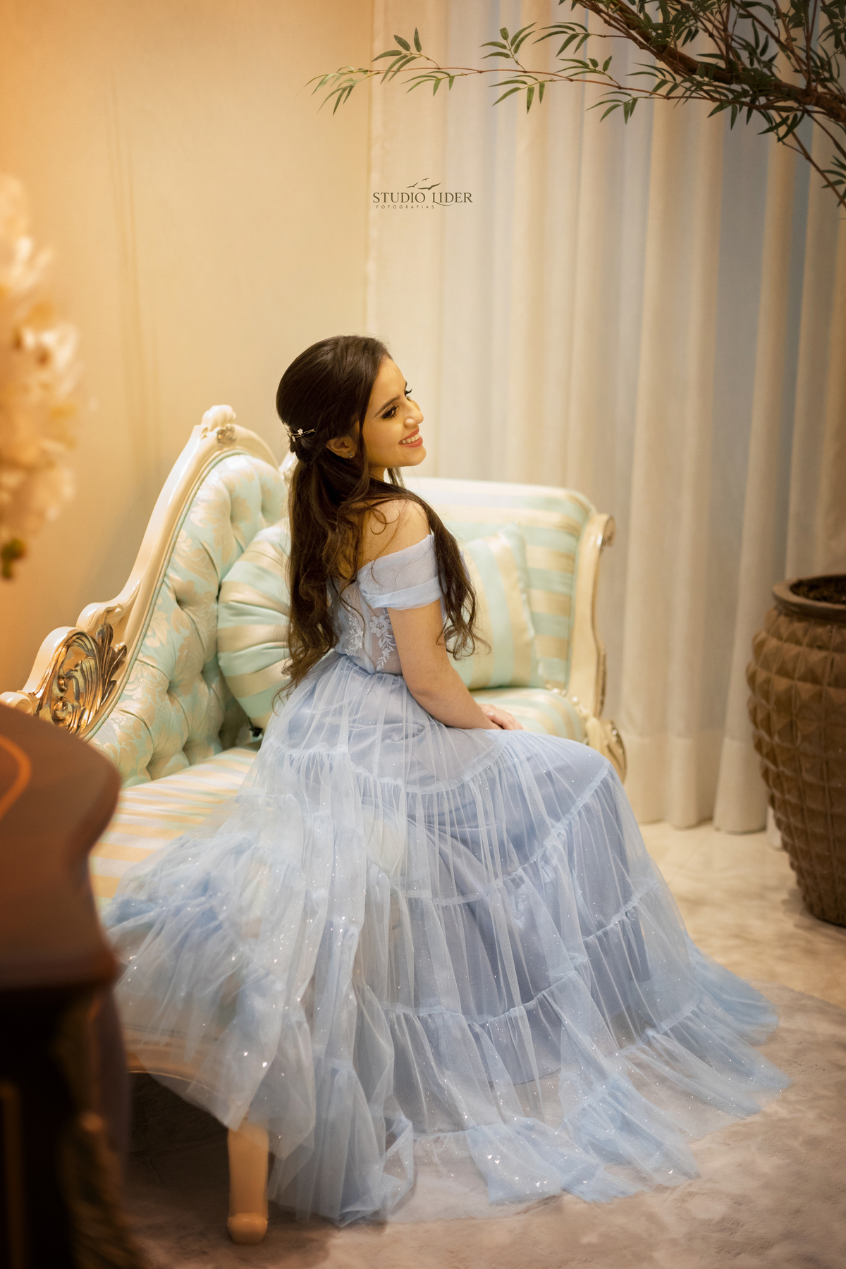 aniversario de 15 anos  em Jequié cerimonia intimista menina vestido azul cerimonia na pandemia 