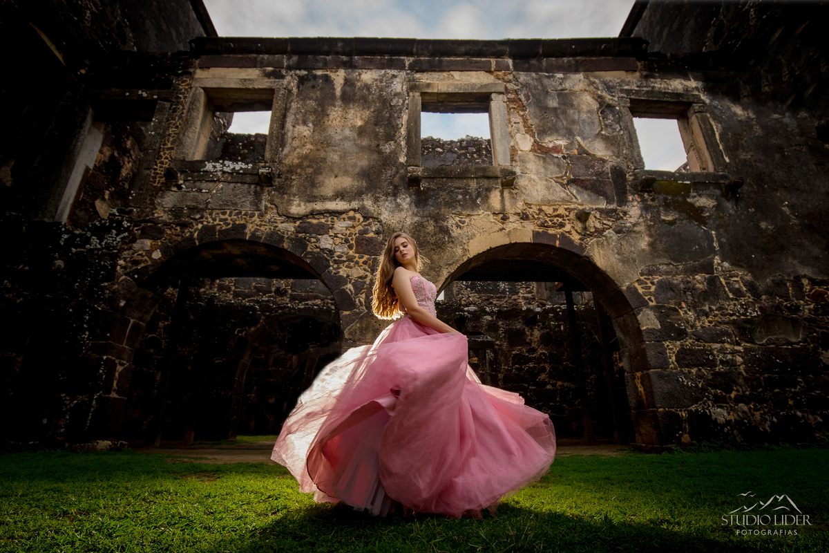 ensaio de debutante de rosa em Salvador 